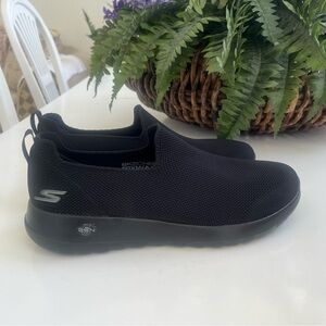 Sketchers GoWalk Air Cooled Goga Mat Men’s Sz 12 Black Comfort shoes Slip On